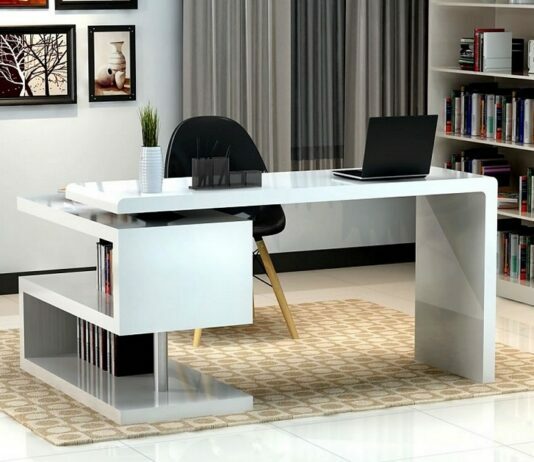 Selecting a Good Office Desk For Business Office Desk